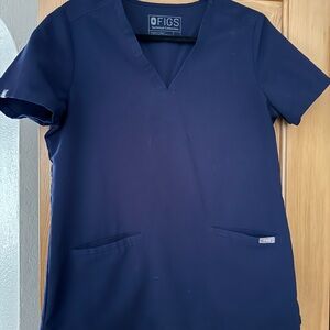 Figs Navy V‑Neck Scrub Top with Front Pockets